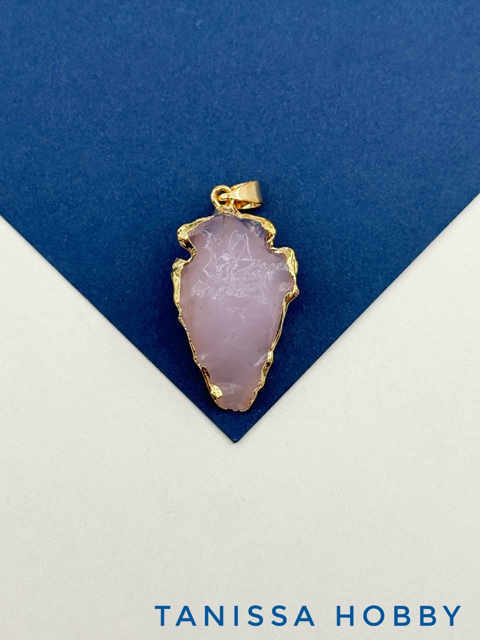 Подвеска стрела, кварц, розовый, позолота, Б072