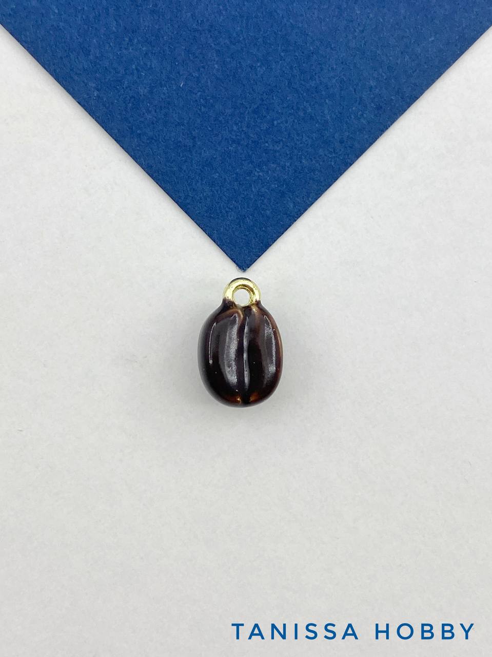 Подвеска кофейное зерно, эмаль, 13х9мм , позолота, Д213