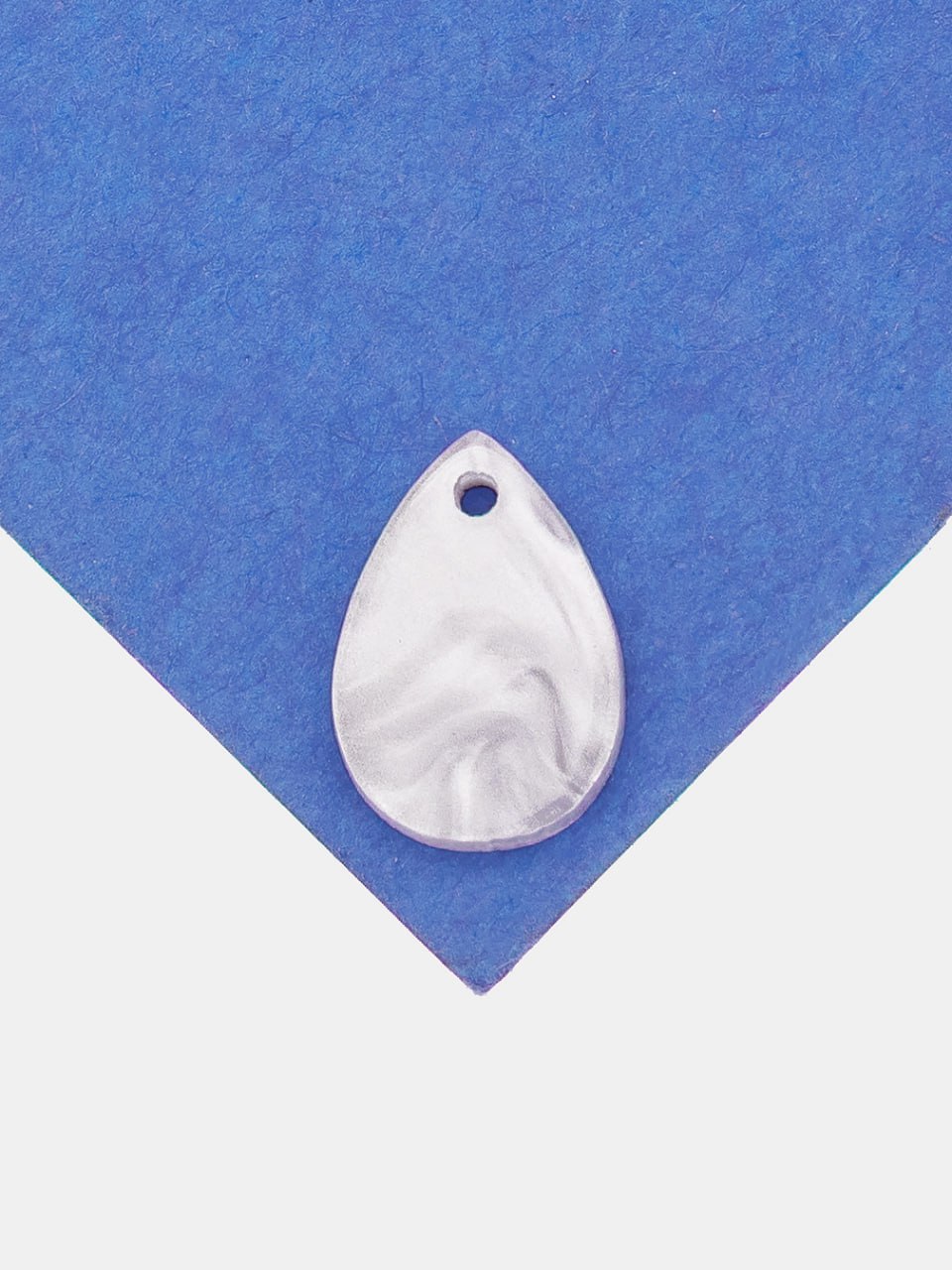 Подвеска лепесток капля, акрил, белый, П163