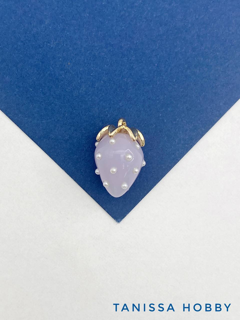 Подвеска ягода клубника, фиолетовый, 17х11мм, позолота, Ю906