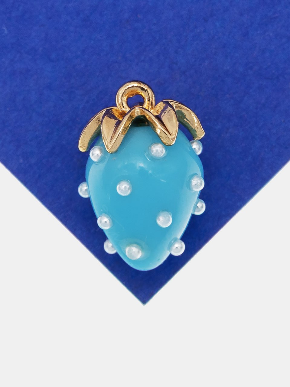 Подвеска ягода клубника, голубой, 17х11мм, позолота, Ю129