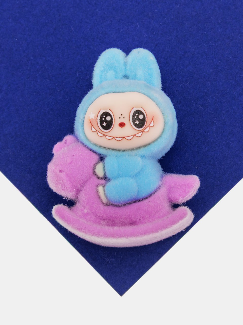 Подвеска плюшевая игрушка зайчик на коне, 45х35мм, голубой лавандовый, П380