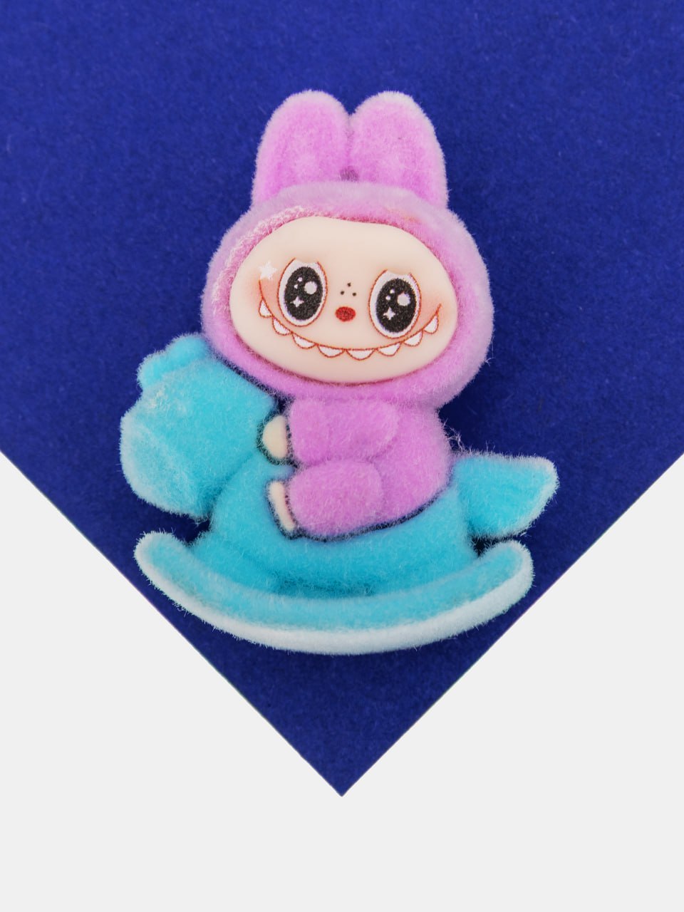 Подвеска плюшевая игрушка зайчик на коне, 45х35мм, фиолетовый, П376