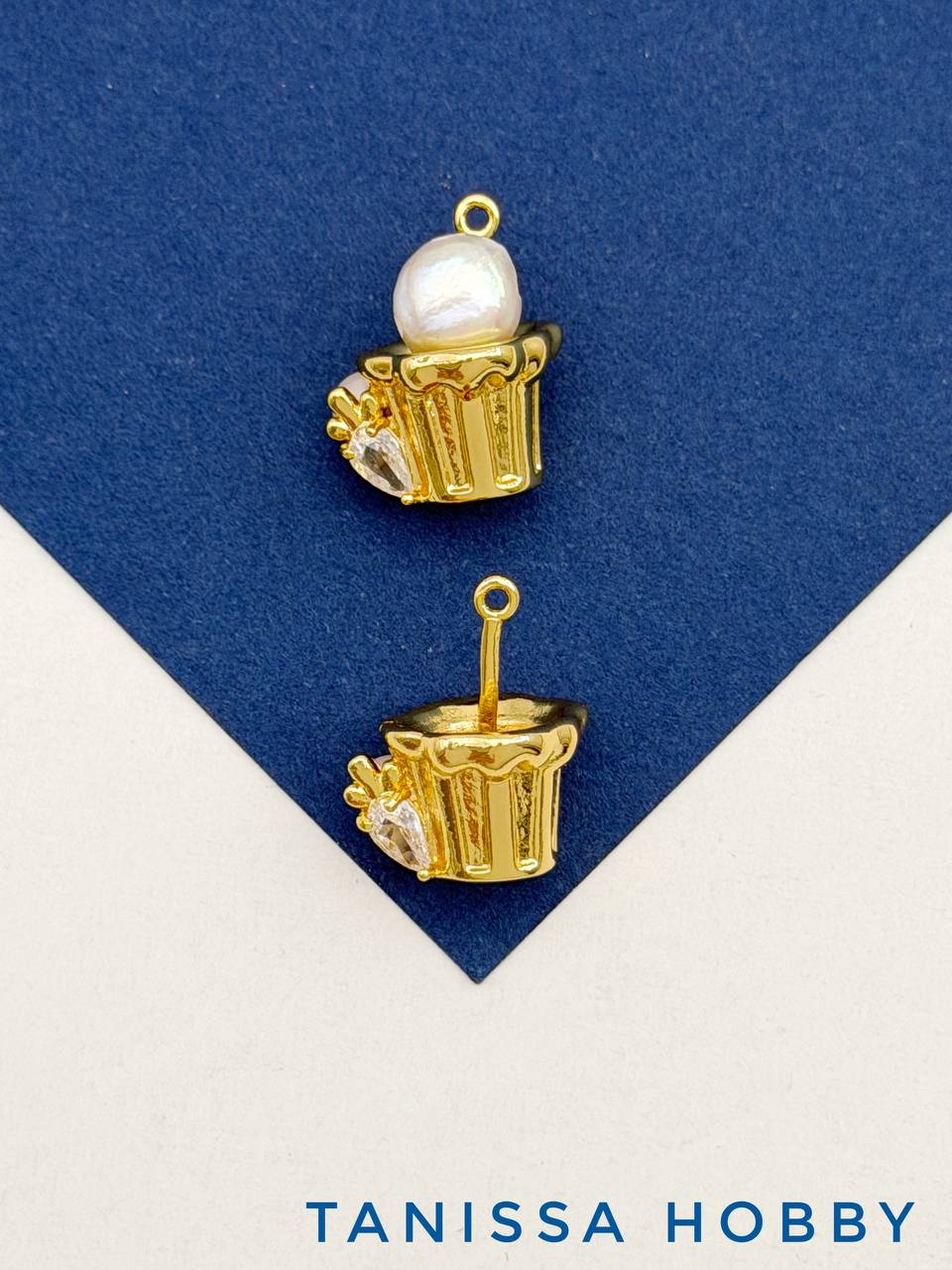 Пирожное кекс с морковкой, элемент для вклейки, 10мм, позолота, В507