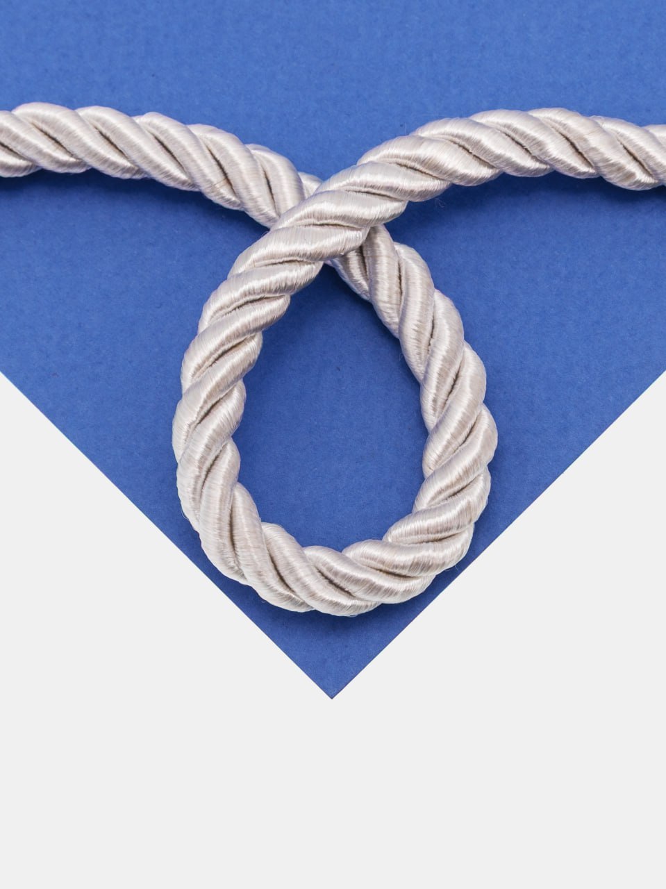 Шнур витой белый 8мм, метр, Ш036