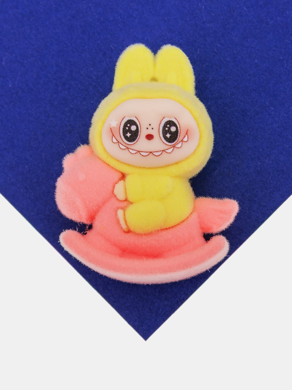 Подвеска плюшевая игрушка зайчик на коне, 45х35мм, желтый, П372