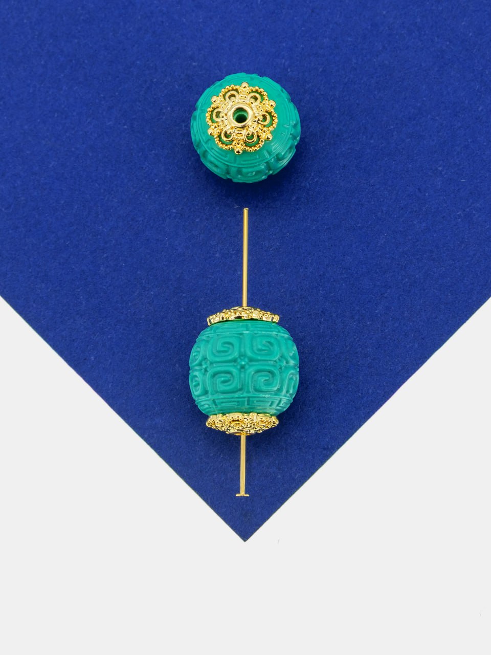 Бусина Буддийские узоры, натуральная бирюза, 14х12мм, позолота, Б046