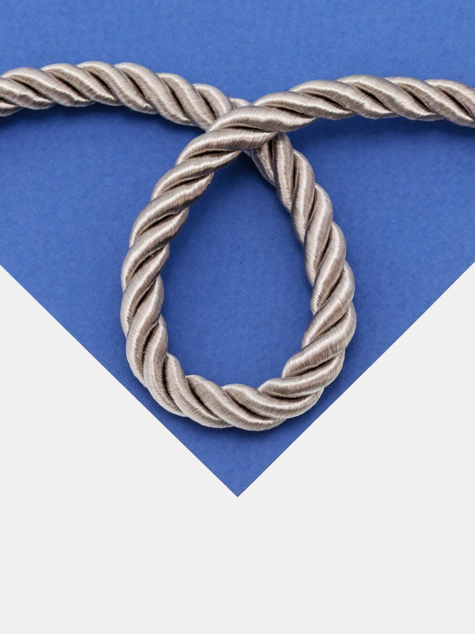 Шнур витой серебро 8мм, метр, Ш037