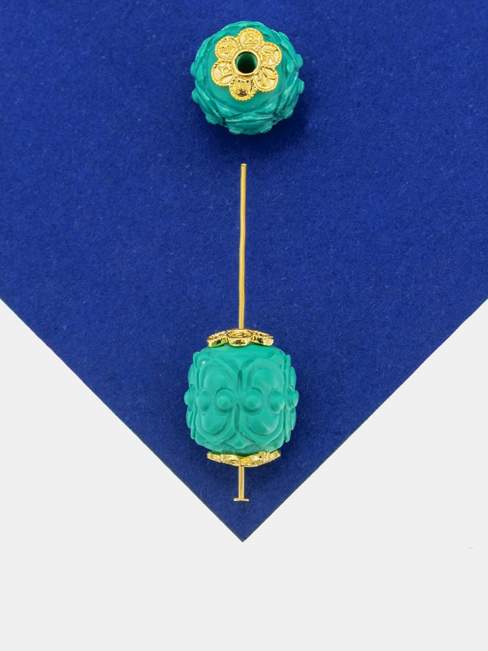 Бусина Буддийские узоры, натуральная бирюза, 13х11мм, позолота, Б045