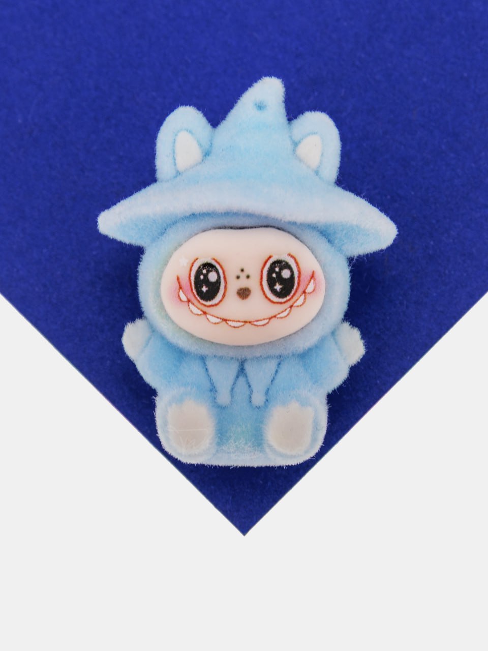 Подвеска плюшевая игрушка зайчик в шляпе, 43х33мм, голубой, пластик, П362