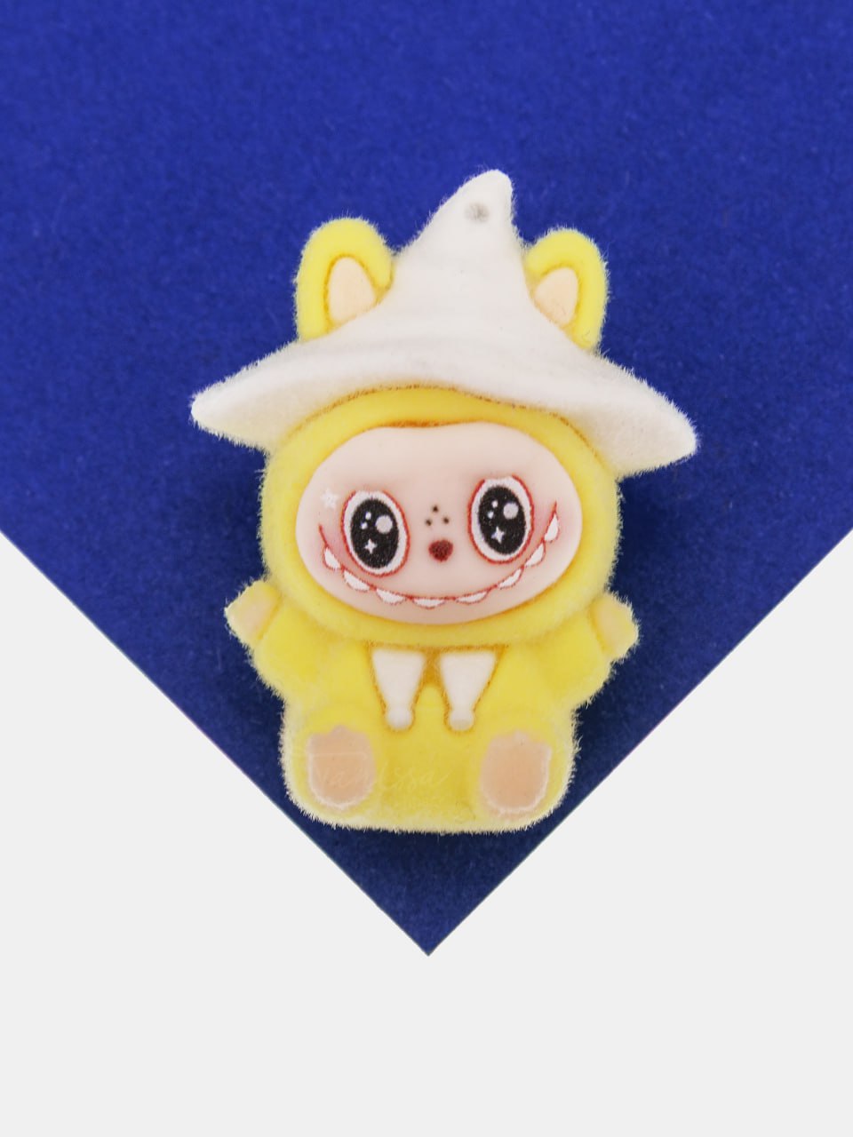 Подвеска плюшевая игрушка зайчик в шляпе, 43х33мм, желтый, пластик, П365