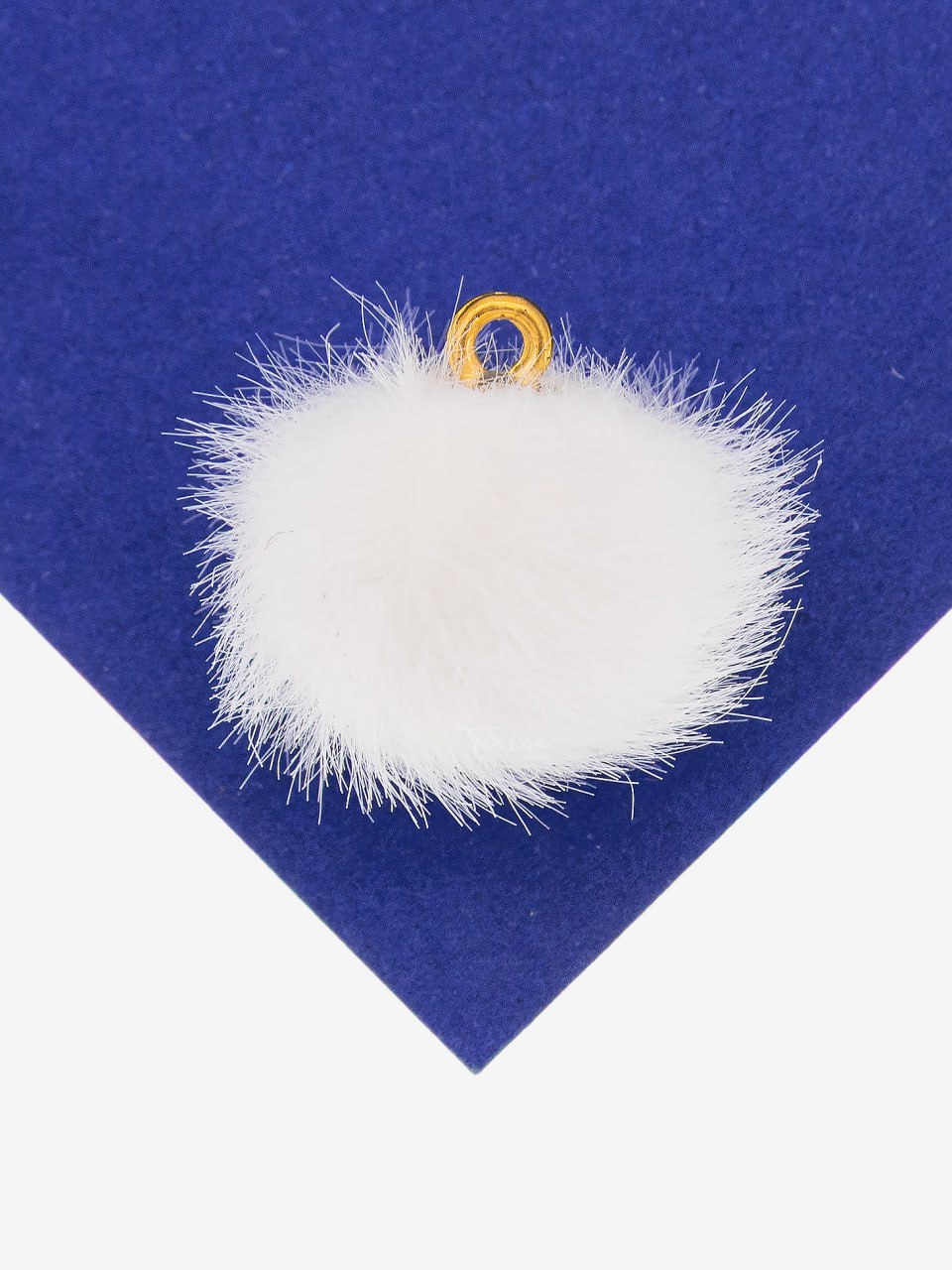 Подвеска шарик пушистик, белый мех, позолота, П305