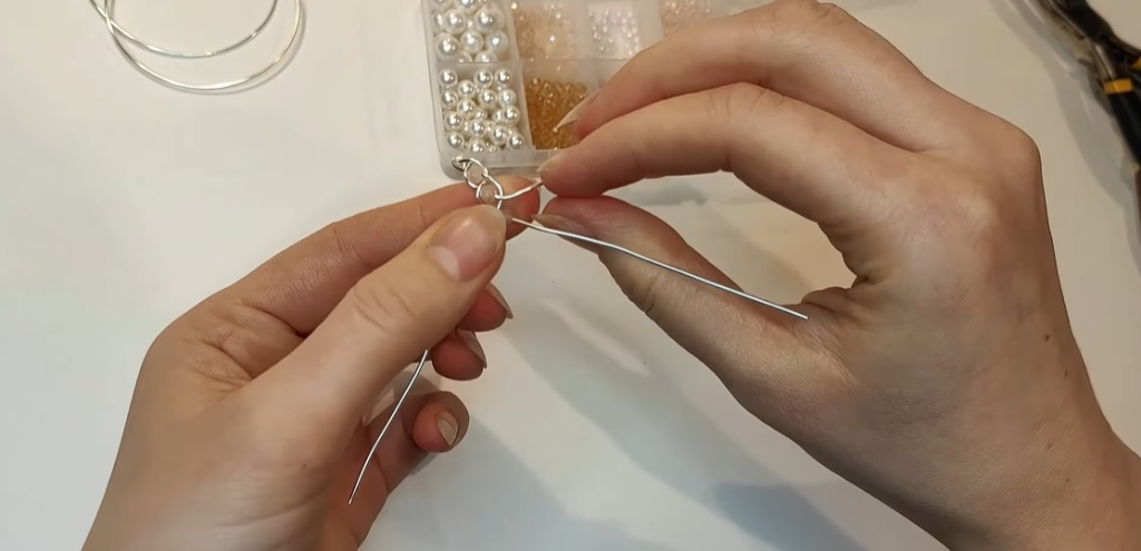 Процесс плетения кольца