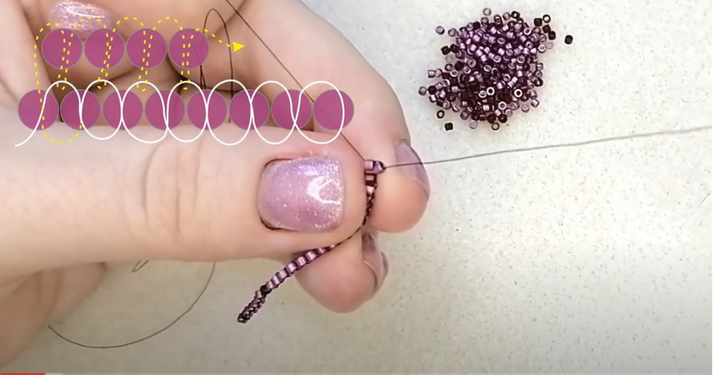Процесс плетения браслета