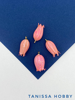 Подвеска цветок колокольчик, бутон в смоле, розовый неон, позолота, П069