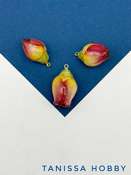 Подвеска цветок, бутон, роза в смоле, бордовый желтый, позолота, ЦВ027