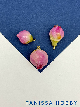 Подвеска цветок, бутон, роза в смоле, розовый, позолота, ЦВ031