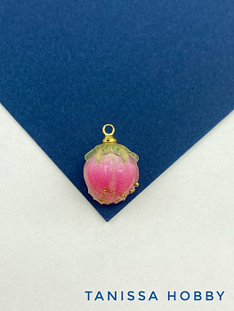 Подвеска цветок, бутон в смоле, фуксия, 10мм, акрил, позолота, П195