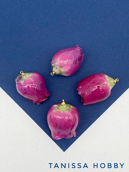 Подвеска цветок, бутон, роза в смоле, фуксия, большой, позолота, П078