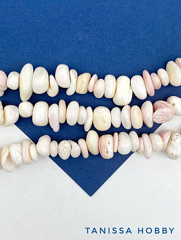 Ракушечник бусины фриформ галтовка, розовый, 6-12мм, нить, ПМ196