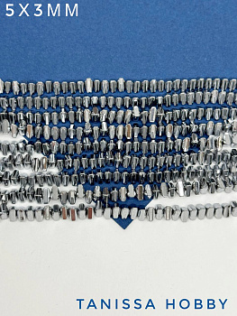 Гематин гематит крошка треугольник, 5х3мм, 1/2 нити, ГТ013