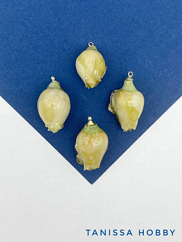 Подвеска цветок, бутон, роза в смоле, белый, позолота, П031