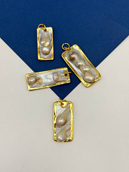 Подвеска барочный жемчуг (культивированный), прямоугольник в оправе, позолота, Ж206