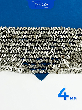 Хрусталь крошка треугольник 4мм, родий металлик, нить. Х429