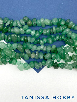 Зеленый авантюрин, крошка, галтовка 5-10мм, 1/2 нити (38см), Б093