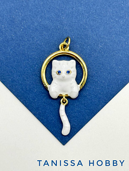 Подвеска белый кот, эмаль, позолота, А204
