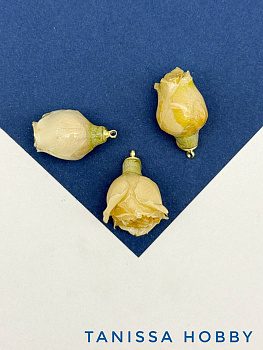 Подвеска цветок, бутон, роза в смоле, белый, позолота, ЦВ013