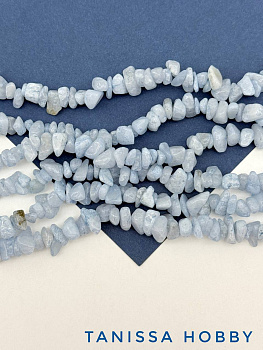 Кварц голубой, крошка, галтовка 5-10мм, 1/2 нити (38см), Б095