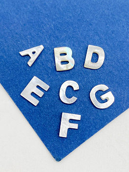 Подвески буквы перламутровые