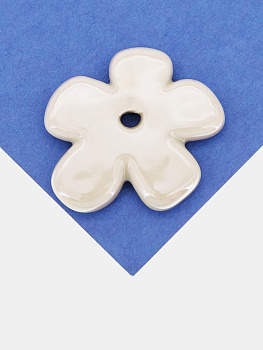Бусина подвеска цветок, керамика, 33х36мм, белый, штука, П351