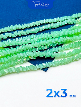 Хрусталь крошка треугольник 3мм, салатовый зеленый опал АВ, нить. Х249
