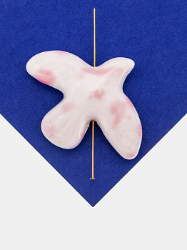 Бусина белая с розовым фарфоровая птица, керамика, 34х42мм, П295